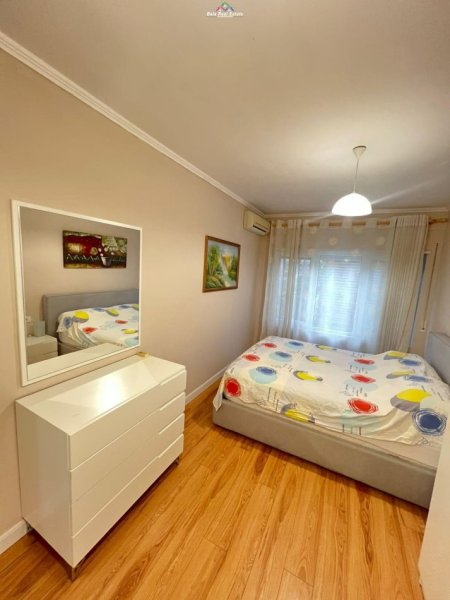 Tirane, jepet me qera apartament 2+1 Kati 0, 90 m² 700 € (kodra e diellit)