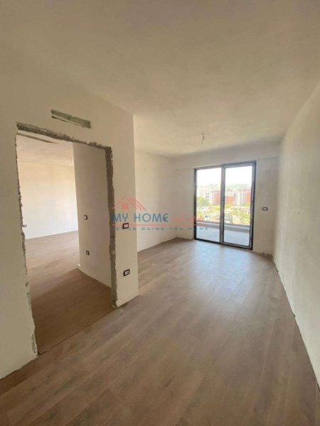 Tirane, shitet apartament 1+1+Ballkon Kati 9, 83 m² 122.500 € (Kompleksi Turdiu)