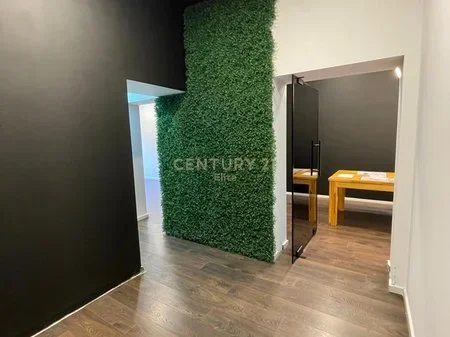Tirane, jepet me qera zyre Kati 2, 72 m² 1.000 € (Blloku)