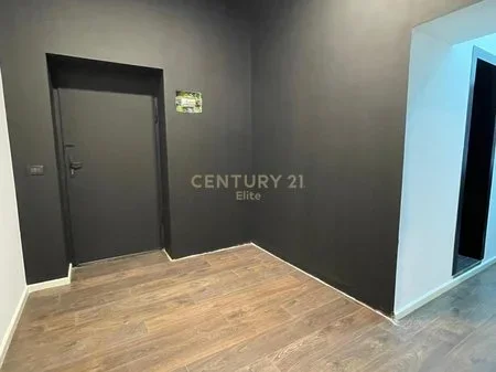 Tirane, jepet me qera zyre Kati 2, 72 m² 1.000 € (Blloku)