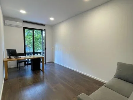 Tirane, jepet me qera zyre Kati 2, 72 m² 1.000 € (Blloku)