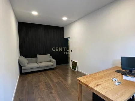 Tirane, jepet me qera zyre Kati 2, 72 m² 1.000 € (Blloku)