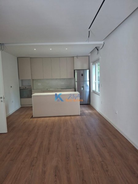 Tirane, jap me qera Vile 2 Katshe , 400 m² 3.000 € (Vilë 2-Katëshe me Qira – Rruga e Elbasanit, Tiranë)