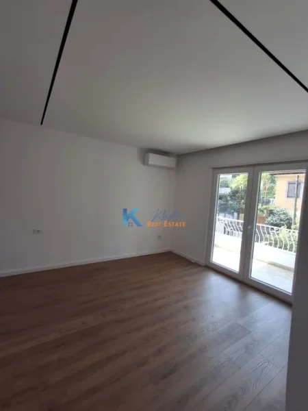 Tirane, jap me qera Vile 2 Katshe , 400 m² 3.000 € (Vilë 2-Katëshe me Qira – Rruga e Elbasanit, Tiranë)