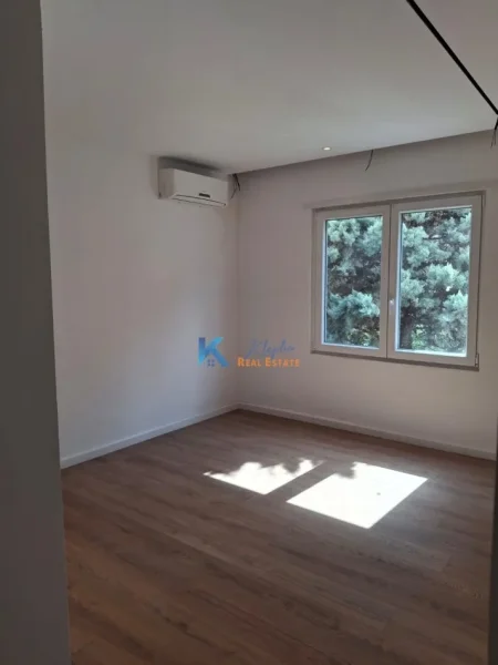 Tirane, jap me qera Vile 2 Katshe , 400 m² 3.000 € (Vilë 2-Katëshe me Qira – Rruga e Elbasanit, Tiranë)