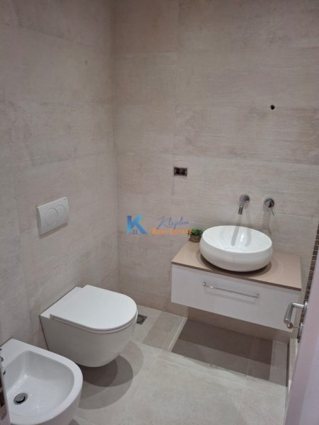 Tirane, jap me qera Vile 2 Katshe , 400 m² 3.000 € (Vilë 2-Katëshe me Qira – Rruga e Elbasanit, Tiranë)
