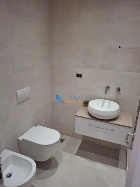 Tirane, jap me qera Vile 2 Katshe , 400 m² 3.000 € (Vilë 2-Katëshe me Qira – Rruga e Elbasanit, Tiranë)