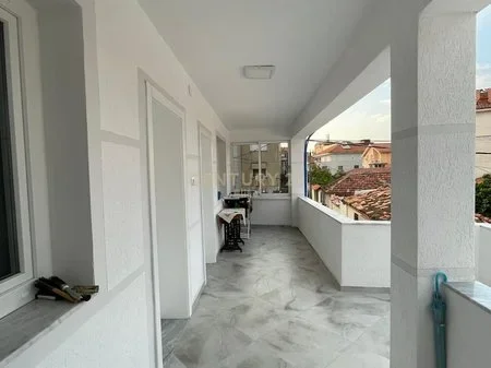 Tirane, jepet me qera Vile 2+1+Aneks+Ballkon Kati 0, 127 m² 1.200 € (Prane shkolles Misto Mame)