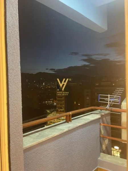 Tirane, jepet me qera apartament 1+1+Ballkon Kati 8, 56 m² 60.000 Leke (DELIJORGJI)