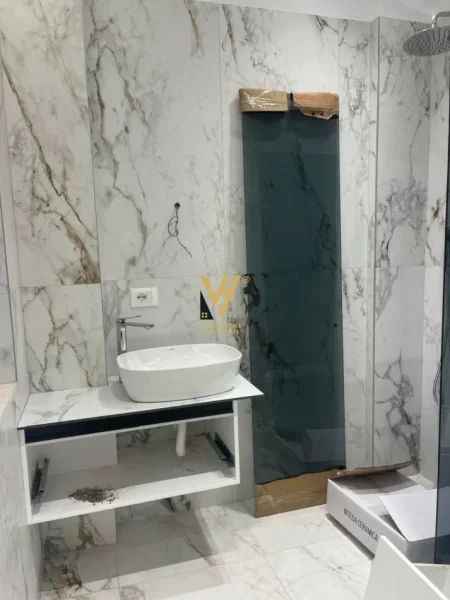 Tirane, jepet me qera apartament 1+1+Ballkon Kati 8, 56 m² 60.000 Leke (DELIJORGJI)