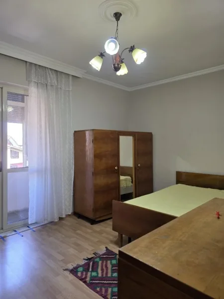 Tirane, jepet me qera apartament 2+1+Ballkon Kati 3, 90 m² 600 € (RRUGA E ELBASANIT)