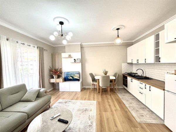 Tirane, jepet me qera apartament 1+1+Ballkon Kati 3, 74 m² 500 € (Perball Viles L)