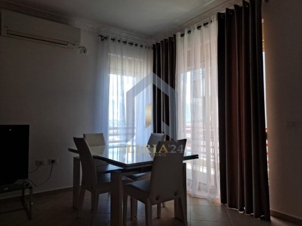 Tirane, jap me qera apartament 2+1+Ballkon Kati 4, 110 m² 1.000 € (Liqeni i Thate)