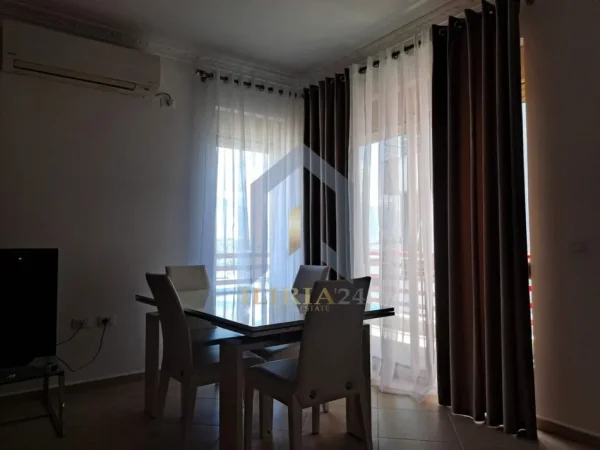 Tirane, jap me qera apartament 2+1+Ballkon Kati 4, 110 m² 1.000 € (Liqeni i Thate)