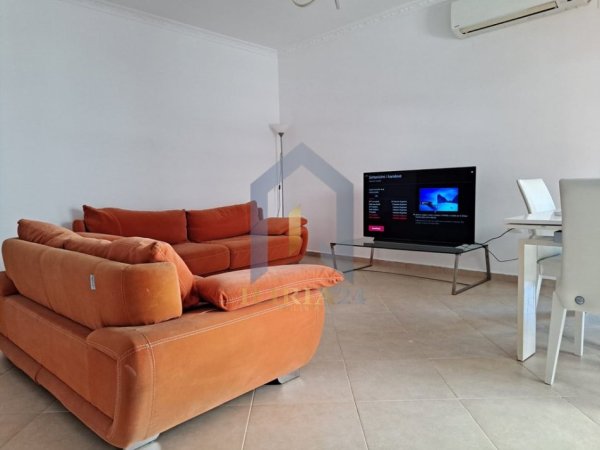 Tirane, jap me qera apartament 2+1+Ballkon Kati 4, 110 m² 1.000 € (Liqeni i Thate)
