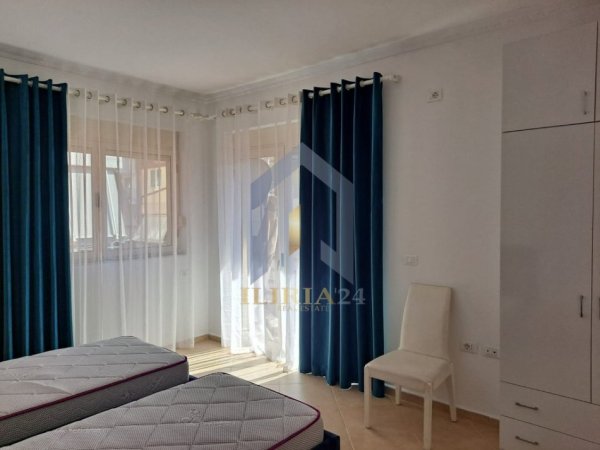 Tirane, jap me qera apartament 2+1+Ballkon Kati 4, 110 m² 1.000 € (Liqeni i Thate)