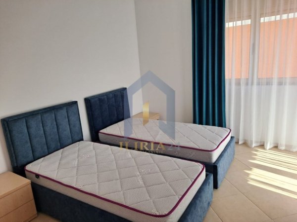 Tirane, jap me qera apartament 2+1+Ballkon Kati 4, 110 m² 1.000 € (Liqeni i Thate)