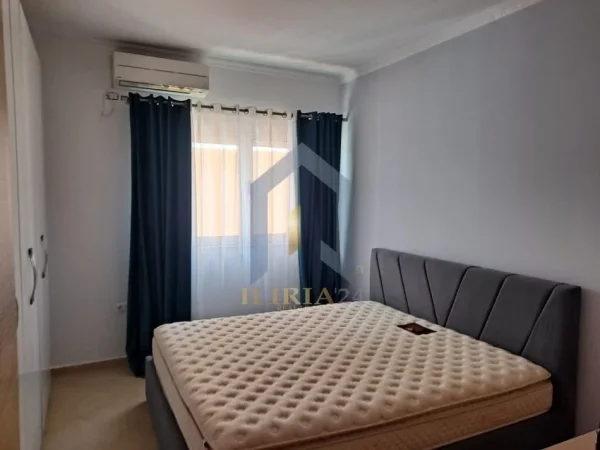 Tirane, jap me qera apartament 2+1+Ballkon Kati 4, 110 m² 1.000 € (Liqeni i Thate)