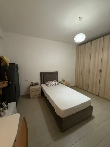 Tirane, jepet me qera apartament 1+1 Kati 6, 70 m² 600 € (Komuna e Parisit)