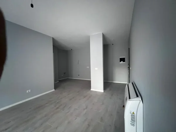 Tirane, jepet me qera apartament 2+1 Kati 3, 750 € 