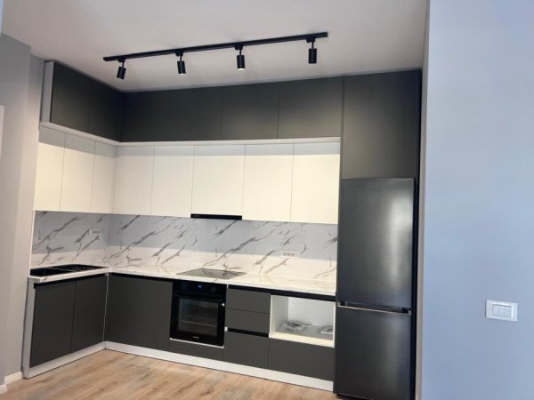 Tirane, jepet me qera apartament 2+1 Kati 3, 750 € 