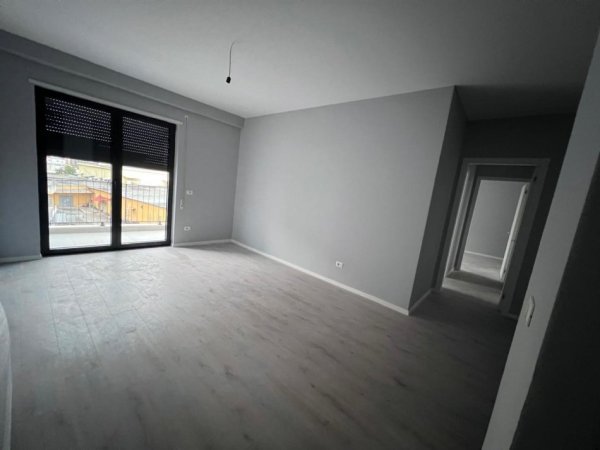 Tirane, jepet me qera apartament 2+1 Kati 3, 750 € 