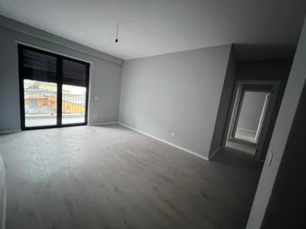 Tirane, jepet me qera apartament 2+1 Kati 3, 750 € 