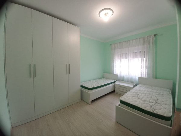 Tirane, jap me qera apartament 2+1 Kati 4, 95 m² 600 € (Don Bosko, afer Viva Market)