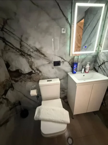 Tirane, jepet me qera apartament 1+1 Kati 0, 60 m² 550 € (Pazari i Ri)