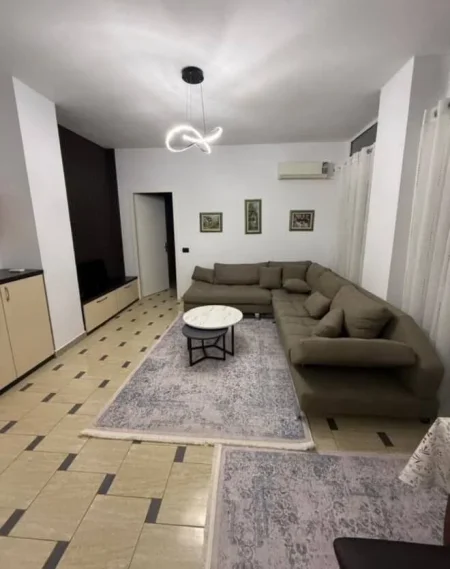 Tirane, jepet me qera apartament 1+1 Kati 0, 60 m² 550 € (Pazari i Ri)
