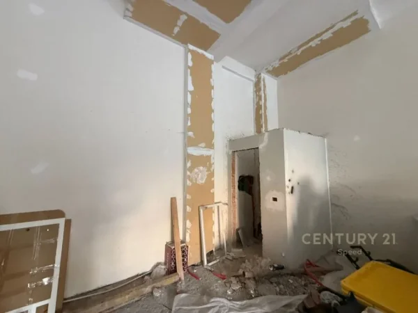 Tirane, shes ambjent biznesi Kati 0, 58 m² 84.100 € (Astir)