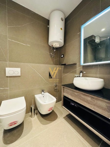 Durres, jepet me qera apartament 2+1+Ballkon Kati 3, 85 m² 1.000 € (CURRILA)