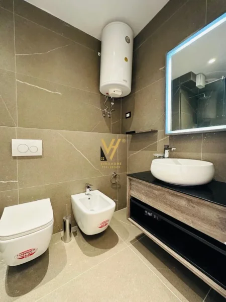 Durres, jepet me qera apartament 2+1+Ballkon Kati 3, 85 m² 1.000 € (CURRILA)