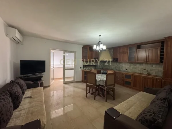 Tirane, jepet me qera apartament 3+1+Ballkon Kati 7, 140 m² 1.000 € (Rruga Fortuzi)