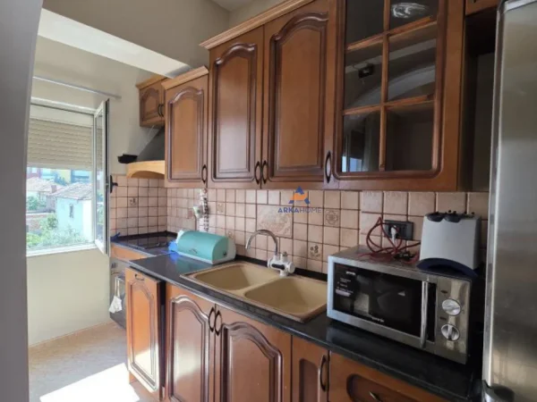 Tirane, jepet me qera apartament 2+1+Ballkon Kati 3, 100 m² 600 € (PJETER BUDI, RRUGA E ELBASANIT)