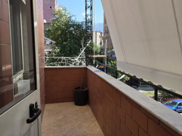 Tirane, jepet me qera apartament 2+1+Ballkon Kati 3, 100 m² 600 € (PJETER BUDI, RRUGA E ELBASANIT)