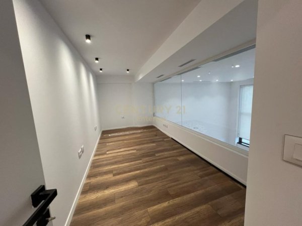Tirane, jepet me qera ambjent biznesi Kati 1, 110 m² 1.500 € (Spitali Amerikan 3)