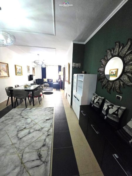 Tirane, jepet me qera apartament 1+1 Kati 3, 83 m² 600 € (ish ekspozita)