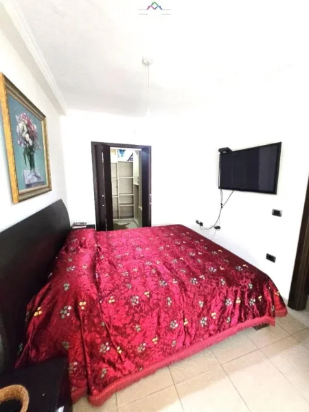 Tirane, jepet me qera apartament 1+1 Kati 3, 83 m² 600 € (ish ekspozita)