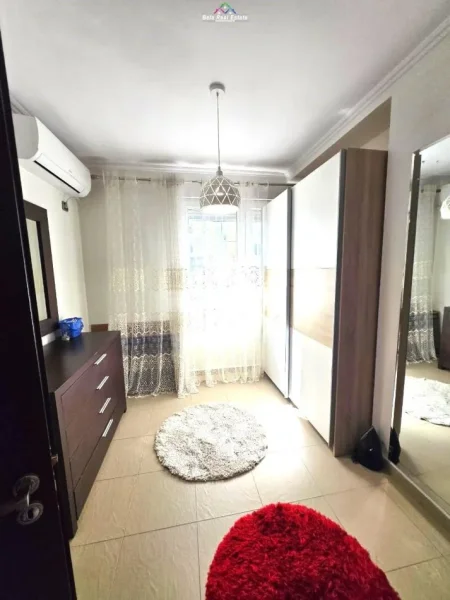 Tirane, jepet me qera apartament 1+1 Kati 3, 83 m² 600 € (ish ekspozita)