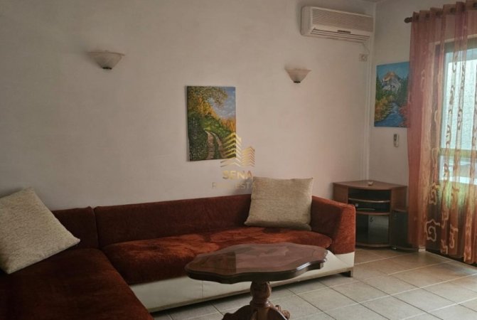 Tirane, jepet me qera apartament 1+1 Kati 5, 65 m² 350 € (Rruga Xhanfize Keko)