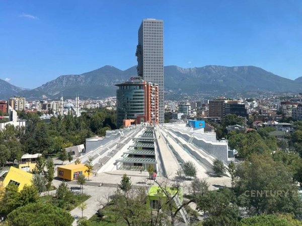Tirane, jepet me qera Kati 10, (Bulevardi &quot;Dëshmorët e Kombit&quot;)