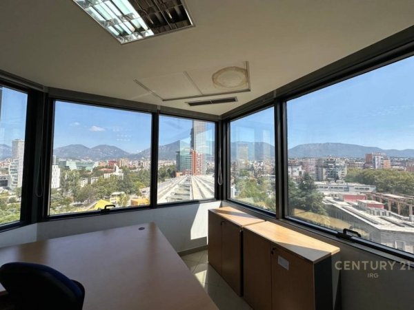 Tirane, jepet me qera Kati 10, (Bulevardi &quot;Dëshmorët e Kombit&quot;)