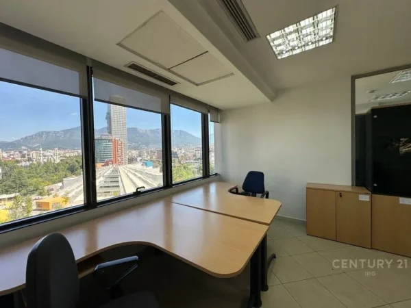 Tirane, jepet me qera Kati 10, (Bulevardi "Dëshmorët e Kombit")