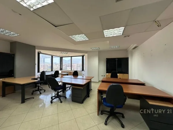 Tirane, jepet me qera Kati 10, (Bulevardi "Dëshmorët e Kombit")