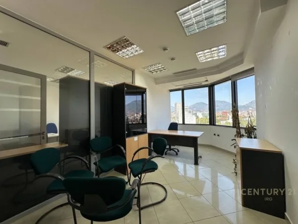 Tirane, jepet me qera Kati 10, (Bulevardi "Dëshmorët e Kombit")