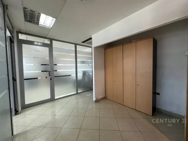 Tirane, jepet me qera Kati 10, (Bulevardi "Dëshmorët e Kombit")