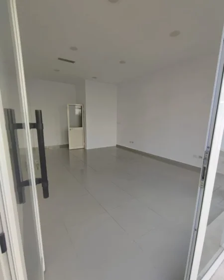 Tirane, jepet me qera apartament 1+1 Kati 1, 410 € 
