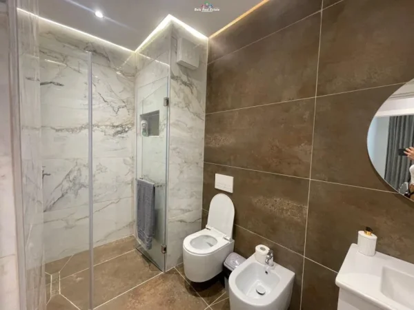 Tirane, jepet me qera apartament 2+1 Kati 2, 110 m² 850 € (siri kodra)