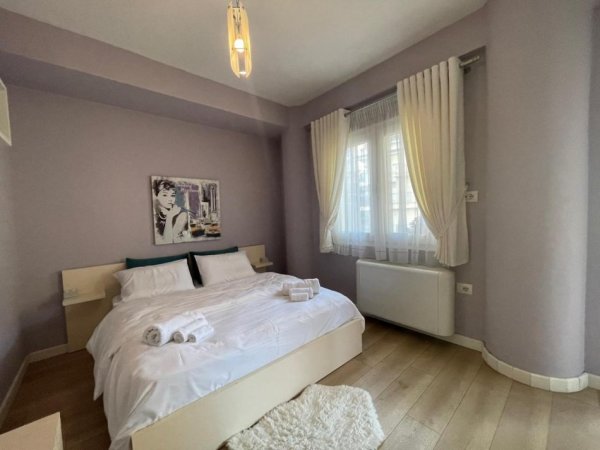 Tirane, jepet me qera apartament 2+1+Ballkon Kati 3, 90 m² 700 € (Kopshti Zoologjik)